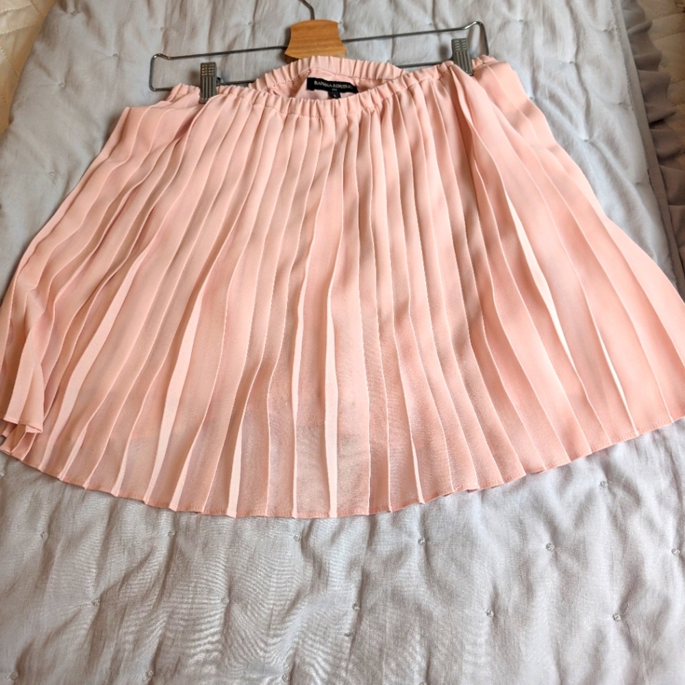 Banana Republic pleated mini skirt